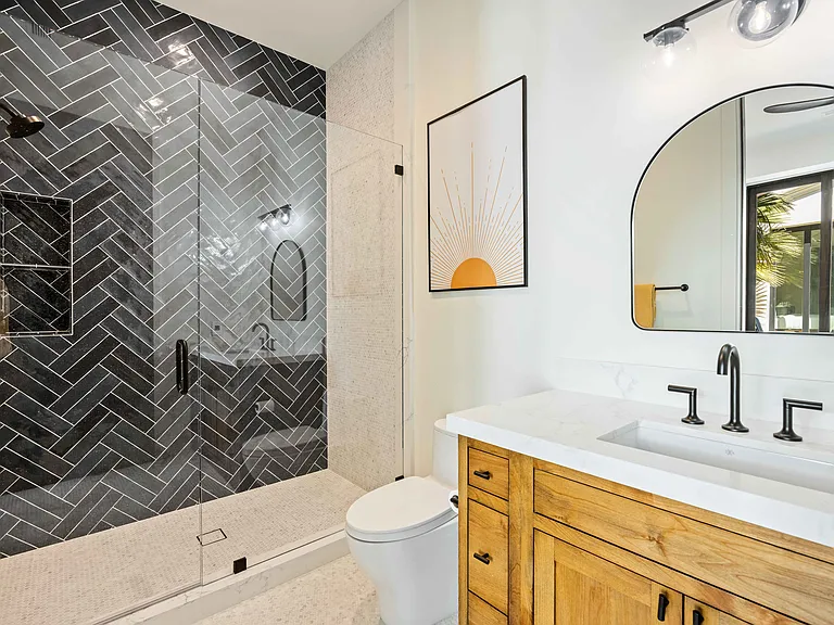 Suite 2 Bathroom