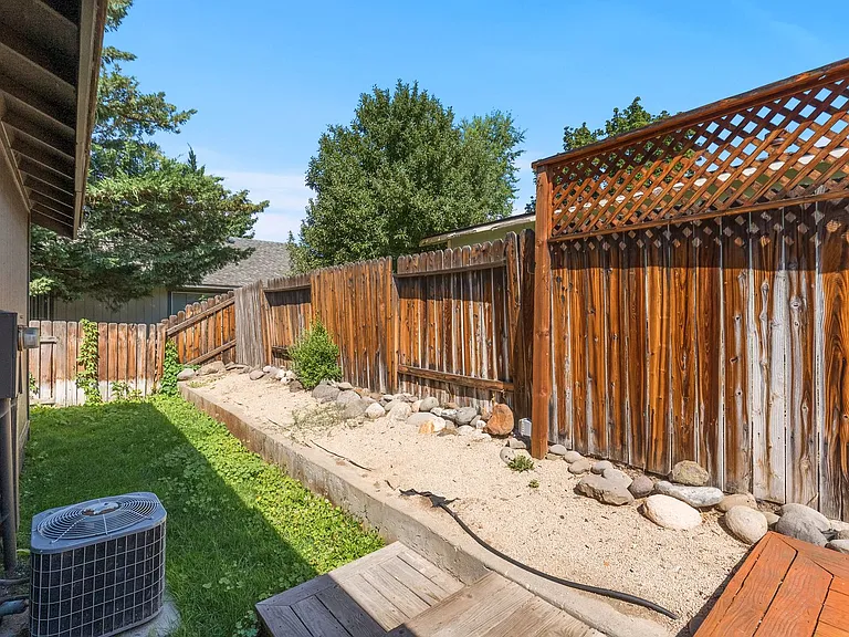145 Summerset Dr — Photo 28