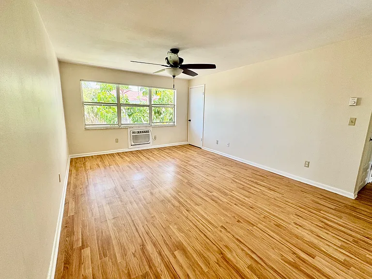 2502 Gary Cir #B — Photo 10