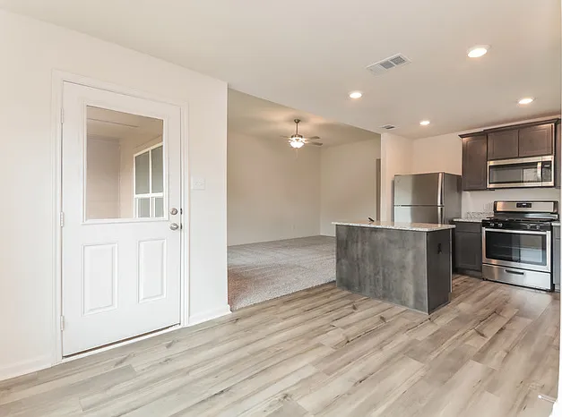 833 Mallorie Ln — Photo 4