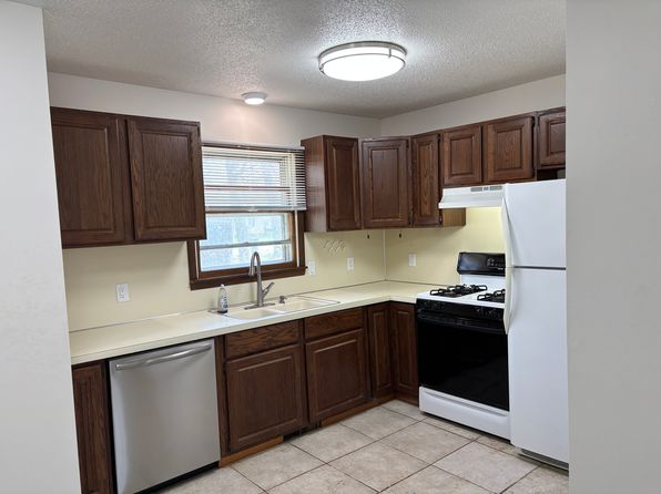 15383 Pine St, Grand Haven, MI 49417