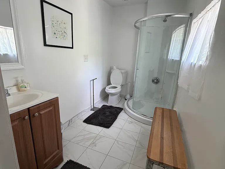 240 Wellington St SW — Photo 2