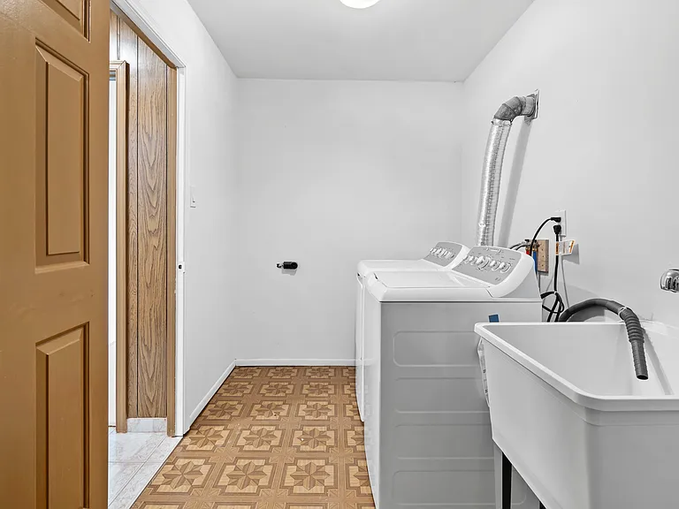 826 Hendrix St — Photo 10
