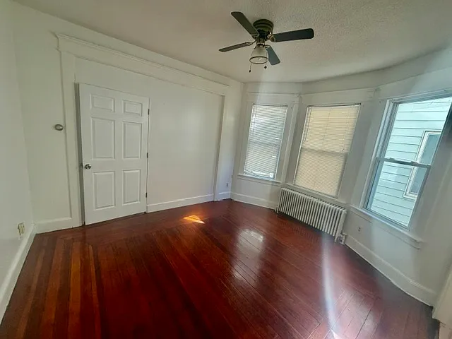 3 bed, 1185 sqft, $2,100 — Photo 3