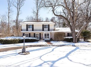 220 Hillcrest Ave, Brighton, MI 48116