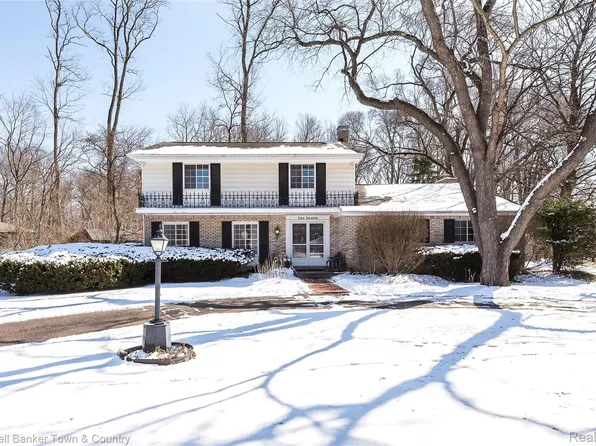 220 Hillcrest Ave, Brighton, MI 48116