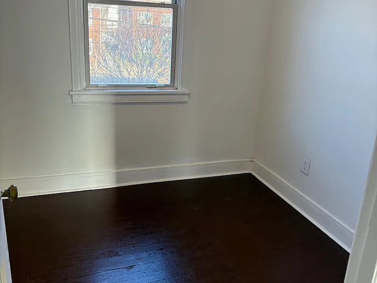 5030 S Dakota Ave NE — Photo 9