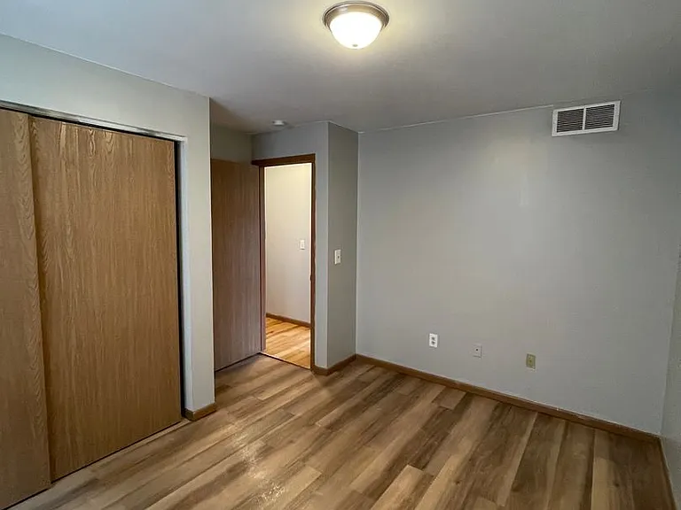 2163 Indianola Ave — Photo 15