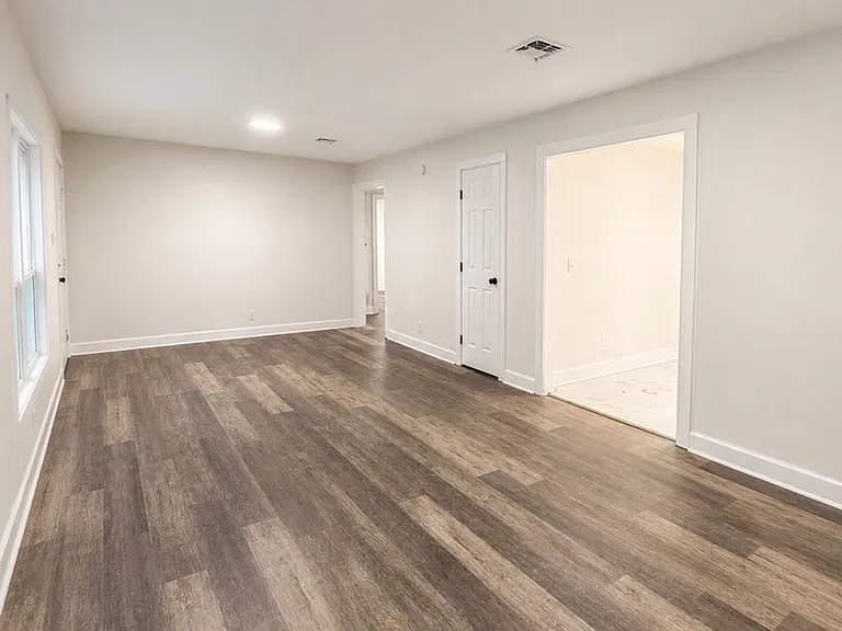975 Green Ridge Rd — Photo 5