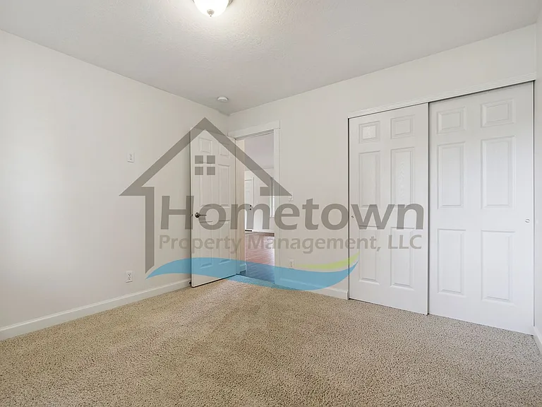 7358 N Aaron St — Photo 31