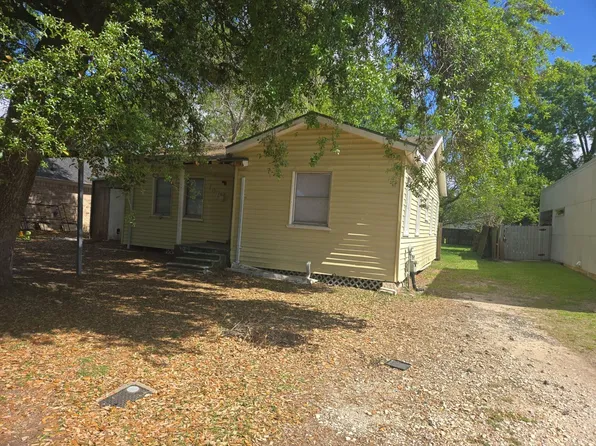 707 S 13th St, Nederland, TX 77627