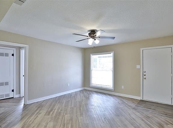 4th image of 1533 Ballinger St
