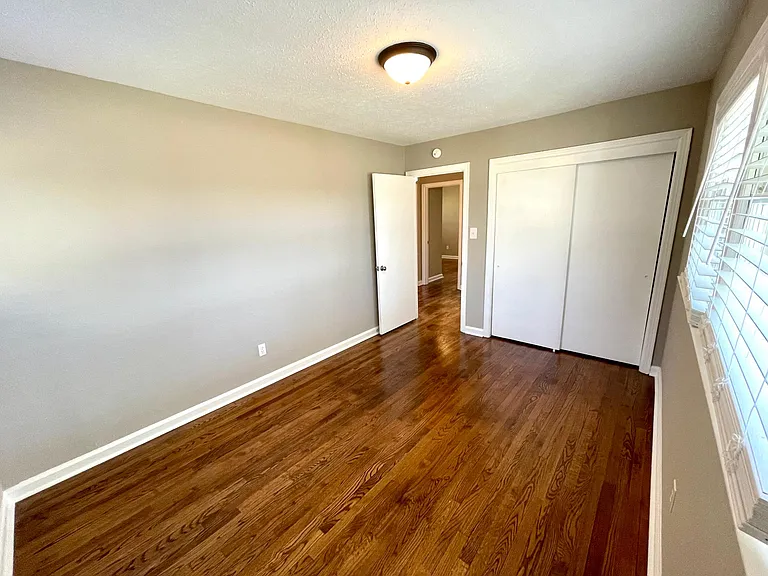 102 Hawthorne St — Photo 20
