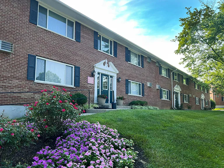 Sharondale Woods Apartments — Photo 11