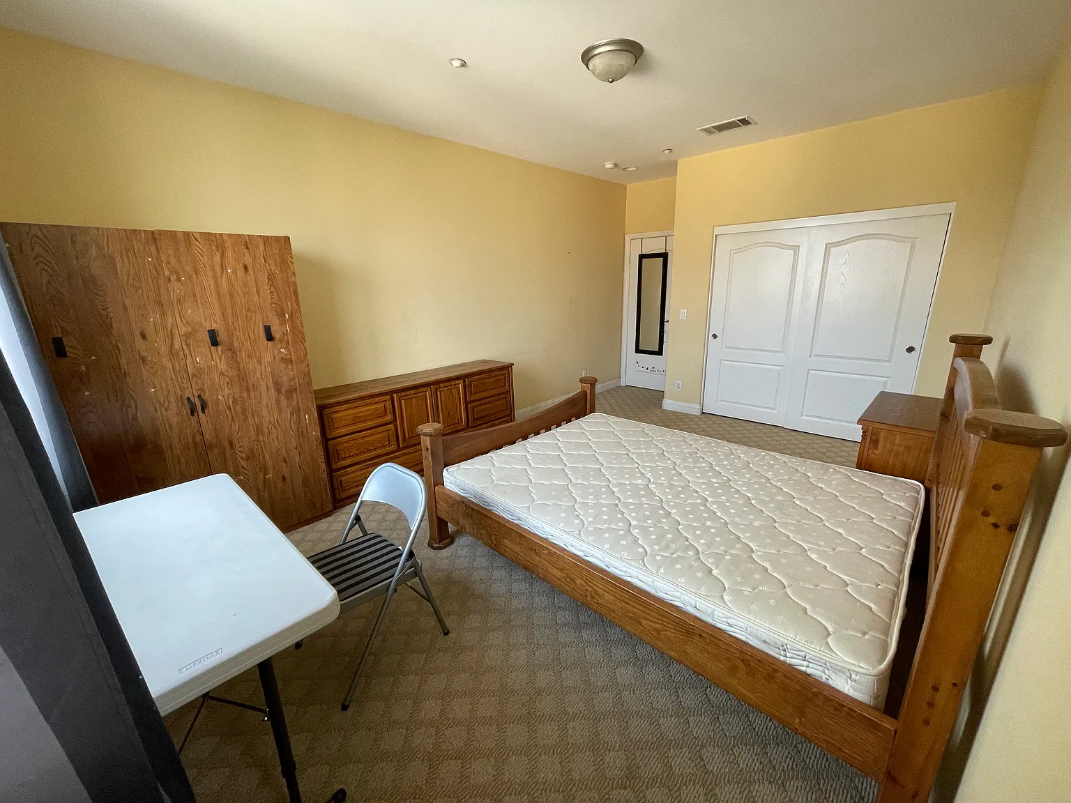 4 bed, 3.5 bath, 2460 sqft, $895 — Photo 3