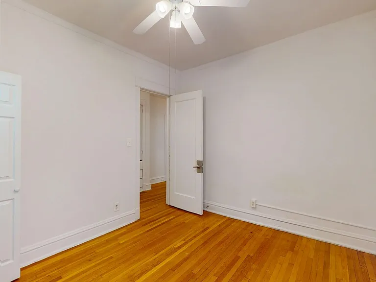 5468-70 S. Hyde Park Boulevard — Photo 27