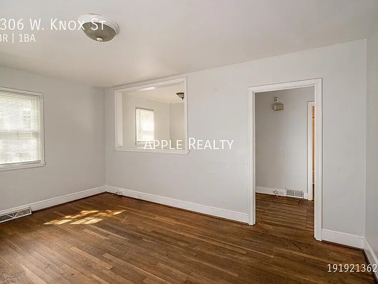 2306 W Knox St — Photo 5