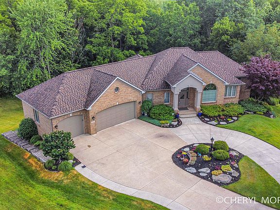 4th image of 237 Regal Ct SW