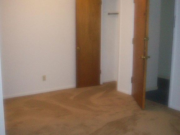 entryway/dining room