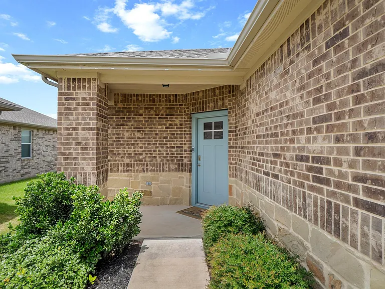 501 Dubina Ave — Photo 3
