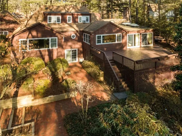 12 Georgiana Dr, Cumberland, RI 02864