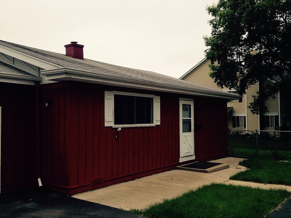 634 St. Johns Rd., Woodstock, IL