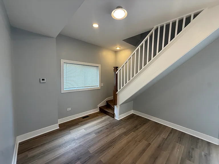 3844 N Central Park Ave #1R — Photo 3