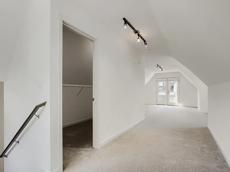 303 Bellevue Way SE — Photo 24