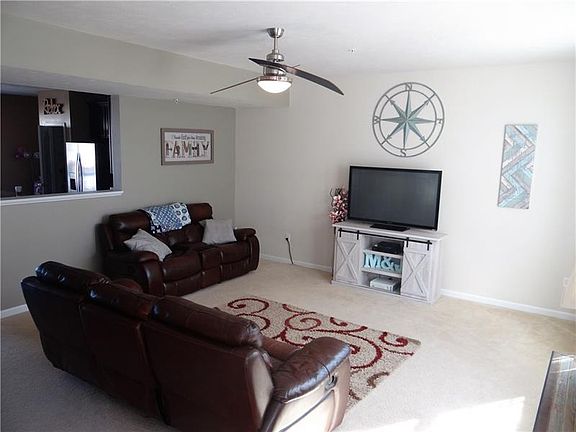 4th image of 218 Linehan Pl