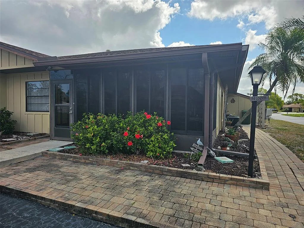 2 bed, 2.0 bath, 1044 sqft, $2,800 — Photo 3