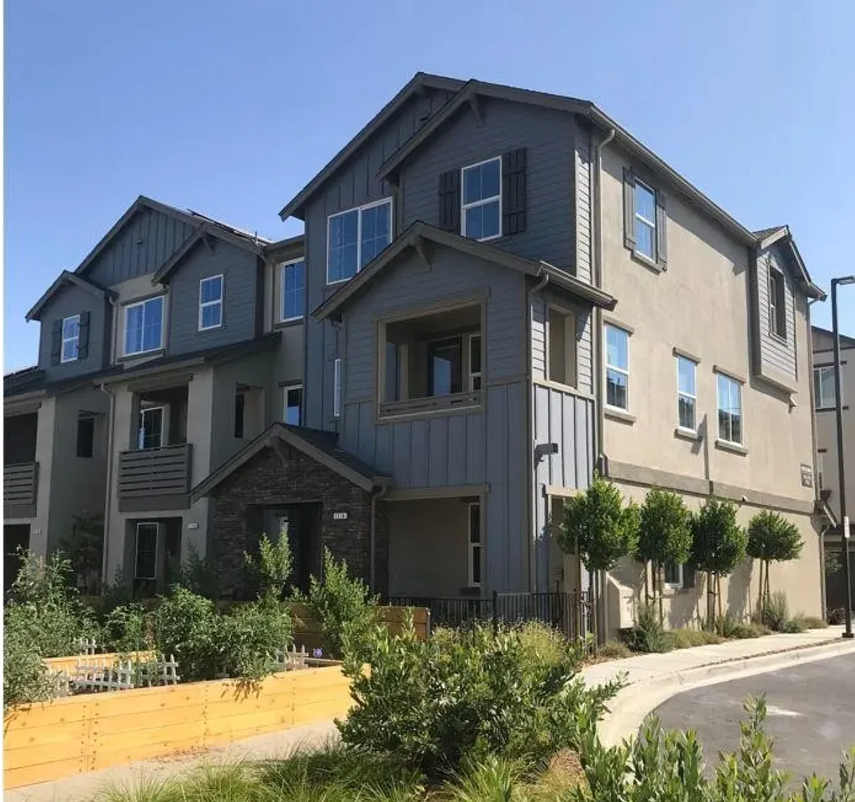 4 bed, 3.5 bath, 2150 sqft, $4,450 — Photo 1