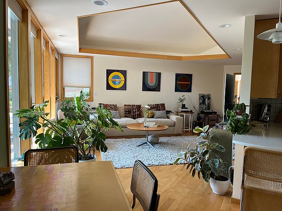 Dining area to living room