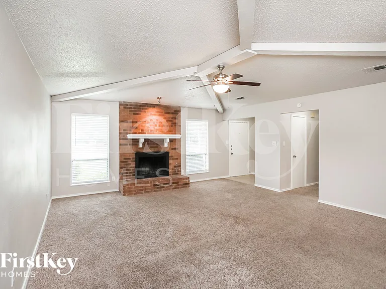 1841 College Pkwy — Photo 4