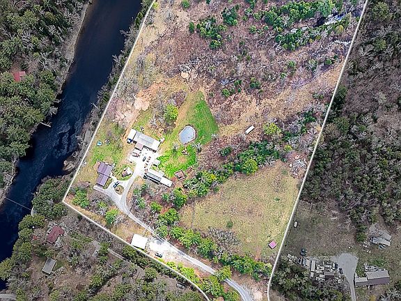 3rd image of 1246 Howland Junction Rd