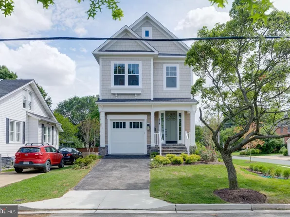 934 19th St S, Arlington, VA 22202
