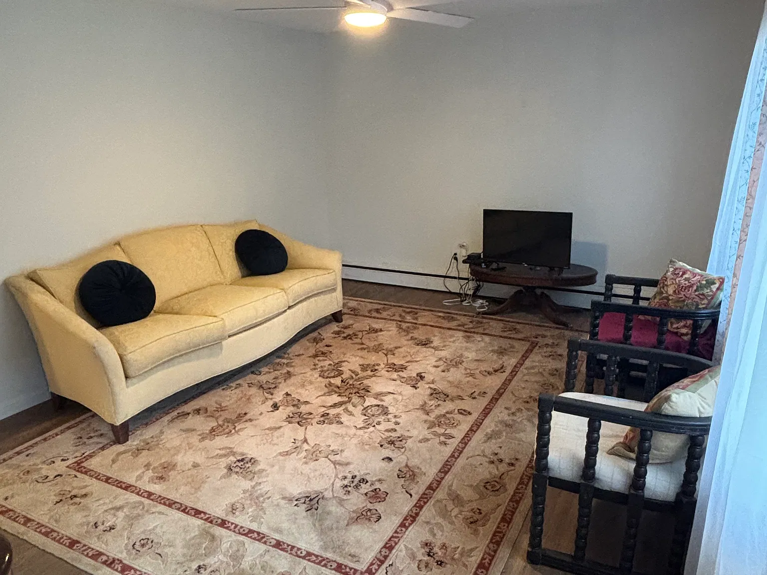 3 bed, 1000 sqft, $3,500 — Photo 2