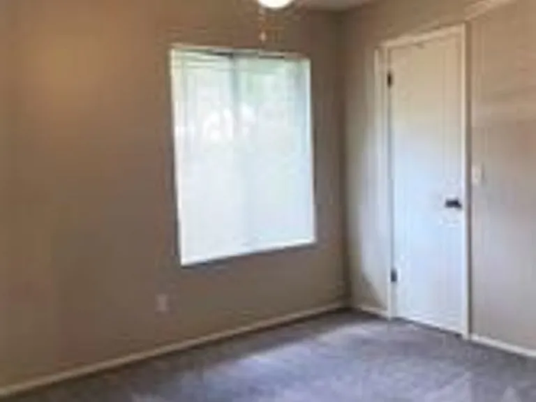 467 Newton Pl — Photo 13