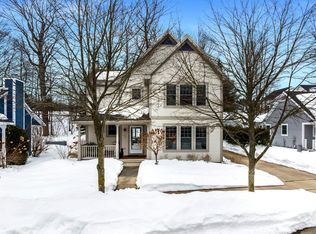 707 Lake Park Dr, Boyne City, MI