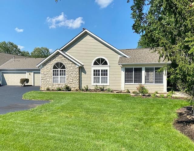 1st image of 825 Windward Ln