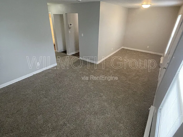 2045 N Dearborn St — Photo 2