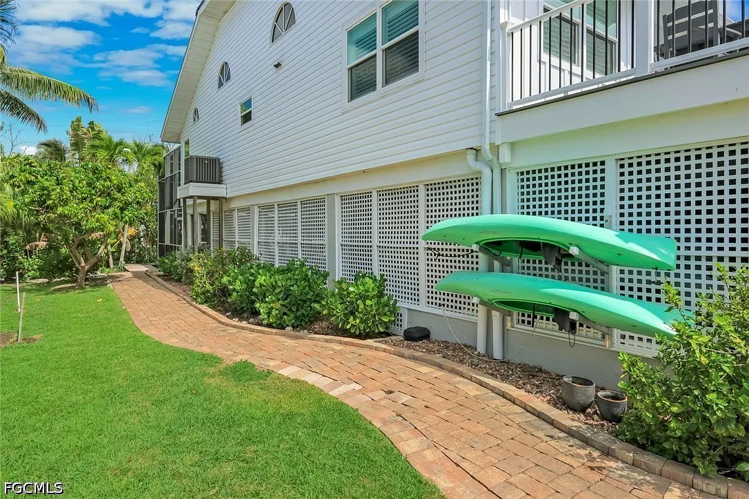 2 bed, 2.0 bath, 2934 sqft, $13,250 — Photo 2