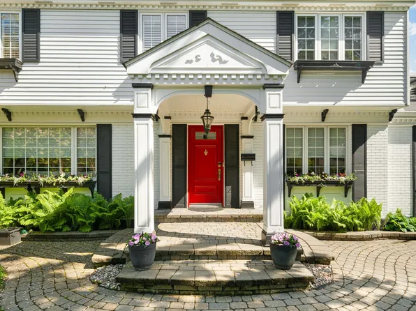 34 Cours E, Beaconsfield, QC H9W 4H1
