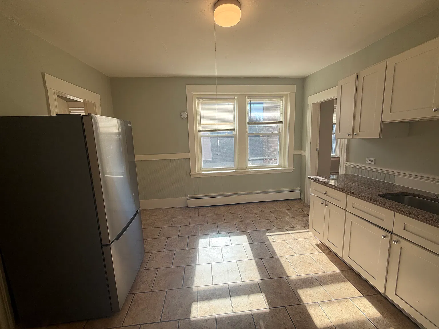 2 bed, 700 sqft, $2,300 — Photo 1