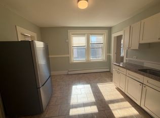 31 Salem St APT 6, Salem, MA 01970