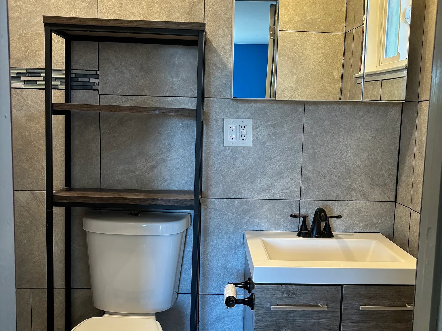 2518 Cordova Ln — Photo 4
