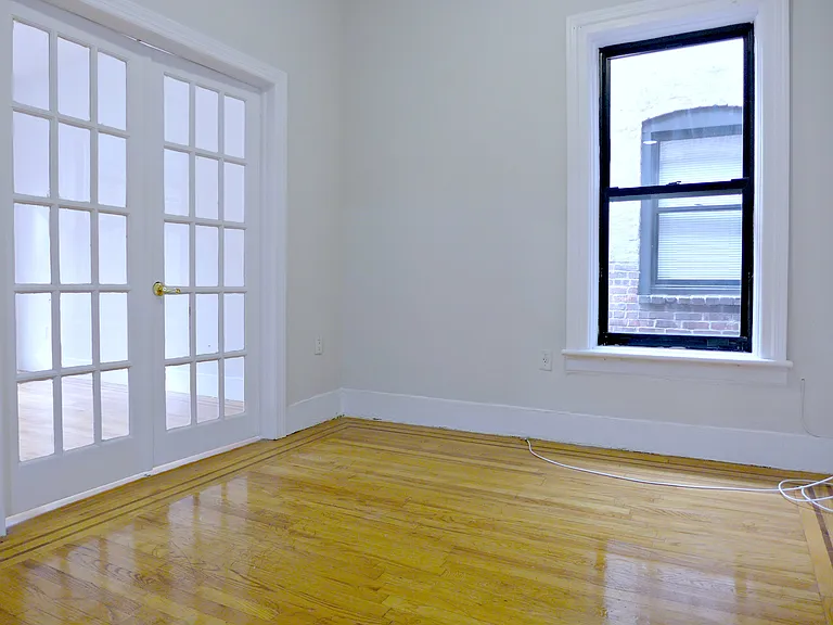 142 E 27th St #7D — Photo 4