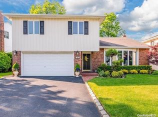 35 Steven Dr, Hewlett, NY 11557