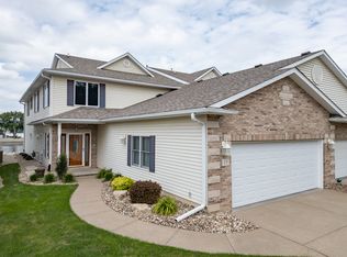 17 Villa Dr, Hampton, IL 61256