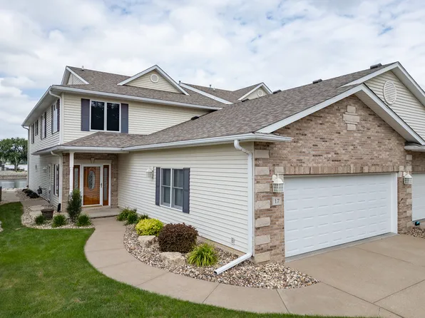 17 Villa Dr, Hampton, IL 61256