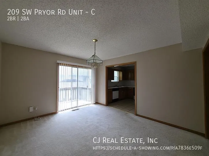 209 SW Pryor Rd #C — Photo 4